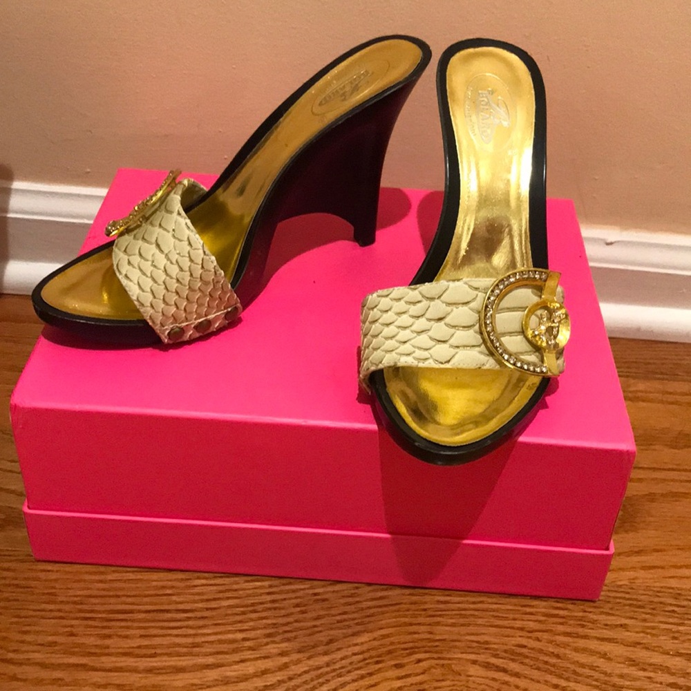 Beautiful wedge snakeskin sandals-4inch heel